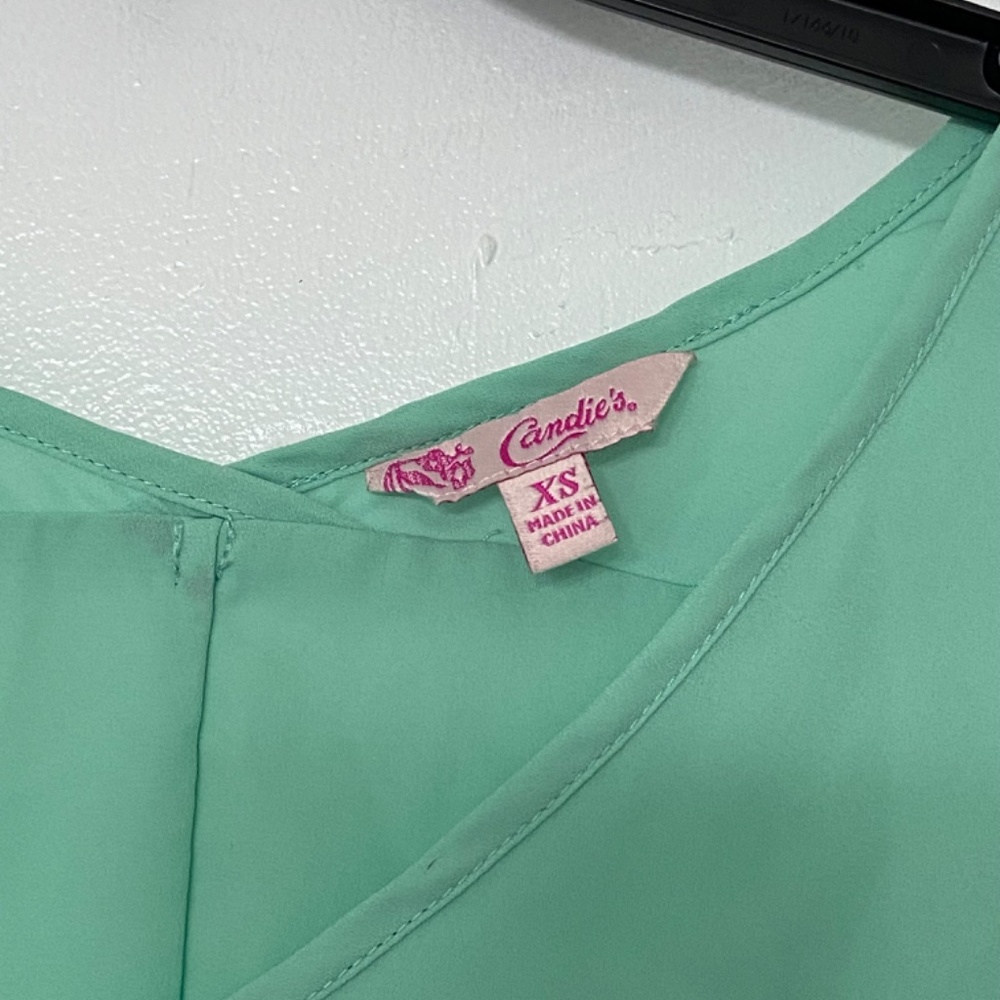Light weight shirt perfect for summer - Picture 2 of 4